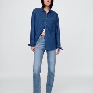 2 pairs of GAP Women's High-Rise Straight Jeans in Dark and Light wash